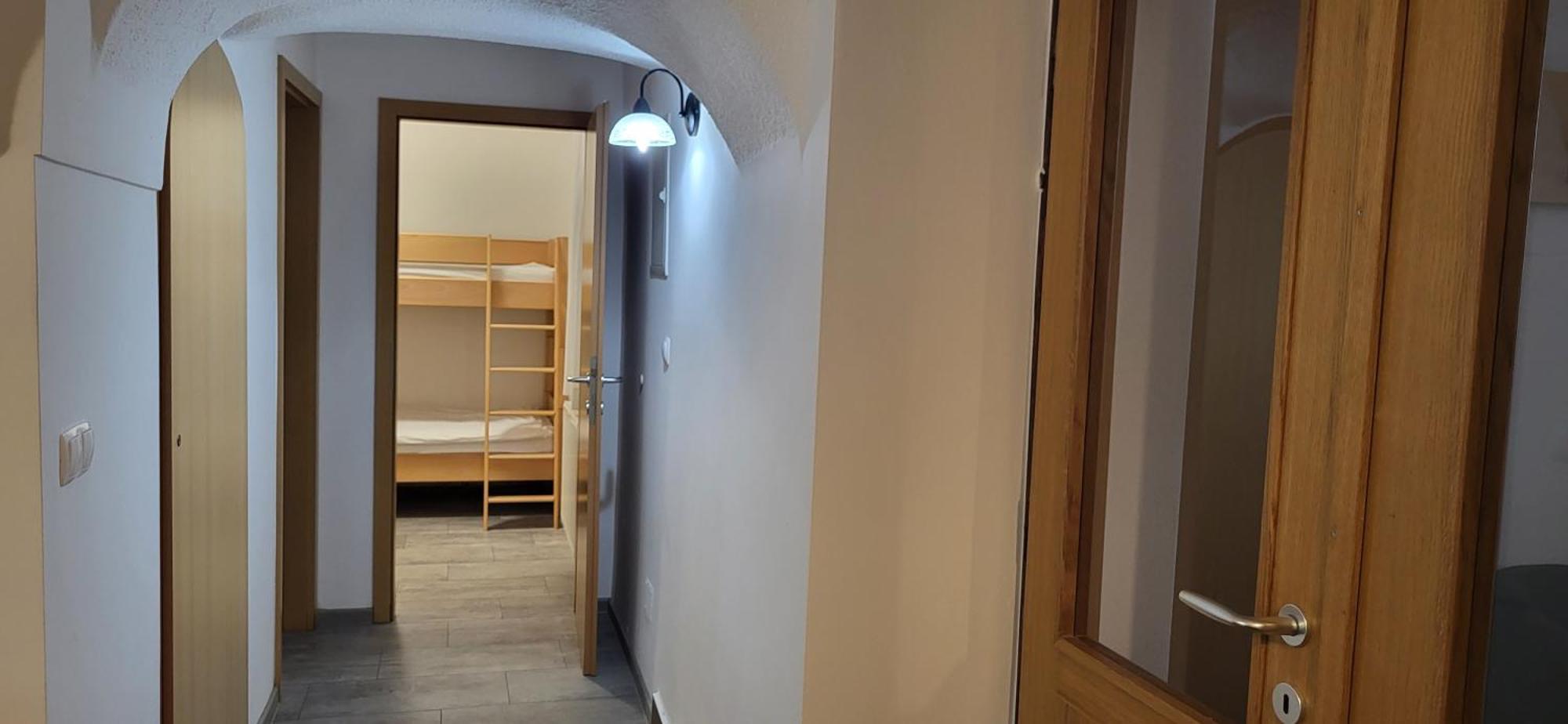 Rooms & Apartments Kepic, Airport Accomodation Церкле на Горенскем Екстериор снимка