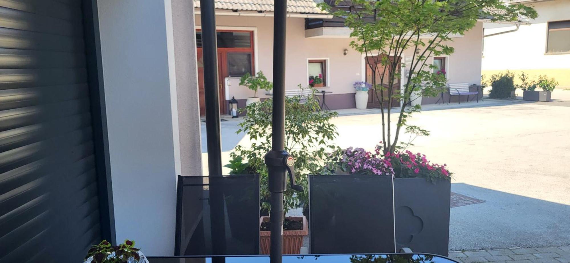 Rooms & Apartments Kepic, Airport Accomodation Церкле на Горенскем Екстериор снимка