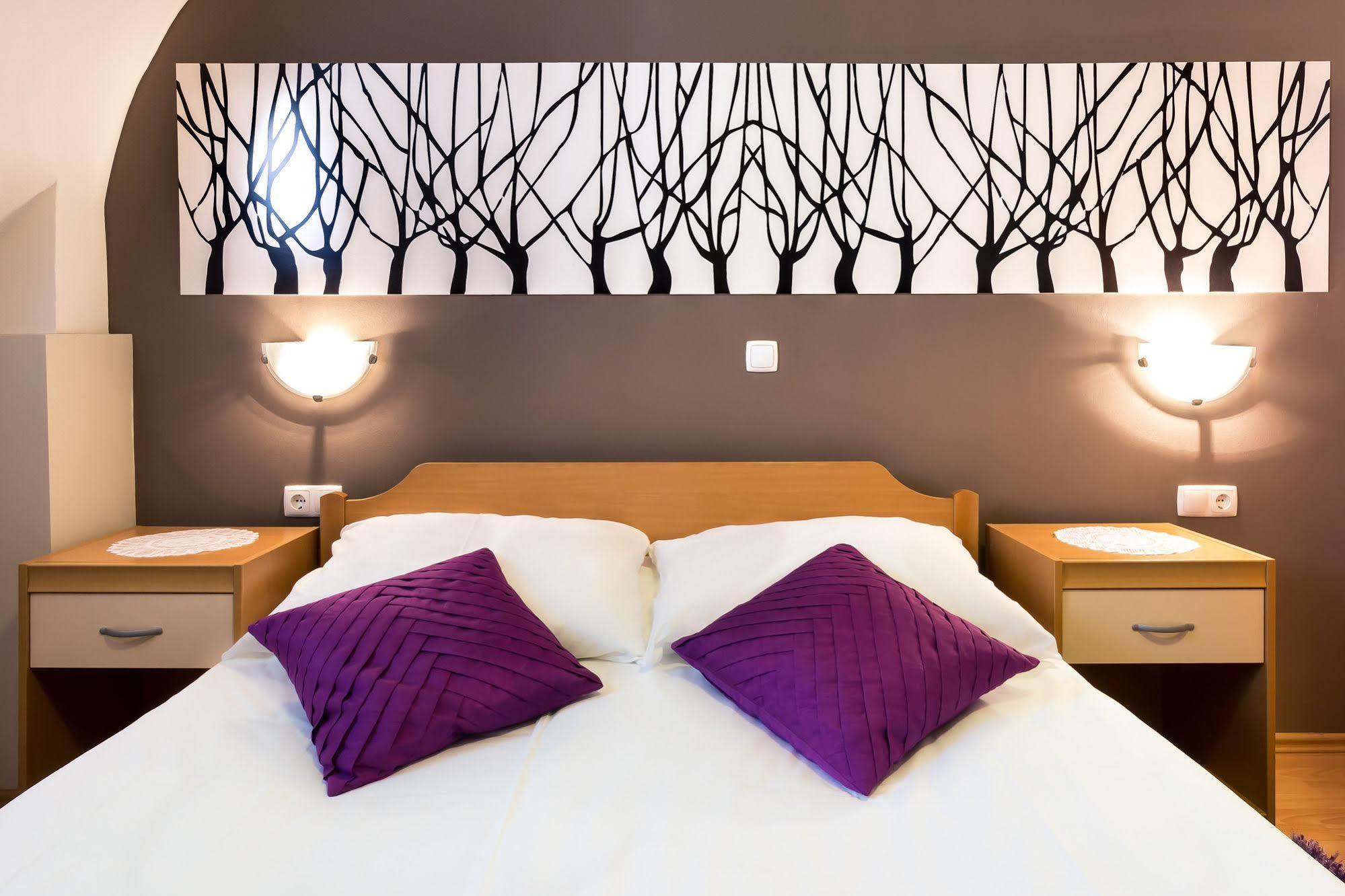 Rooms & Apartments Kepic, Airport Accomodation Церкле на Горенскем Екстериор снимка