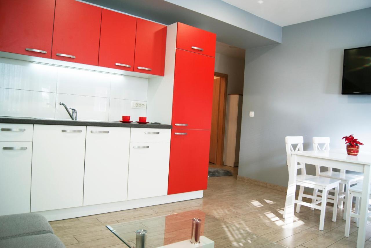 Rooms & Apartments Kepic, Airport Accomodation Церкле на Горенскем Екстериор снимка