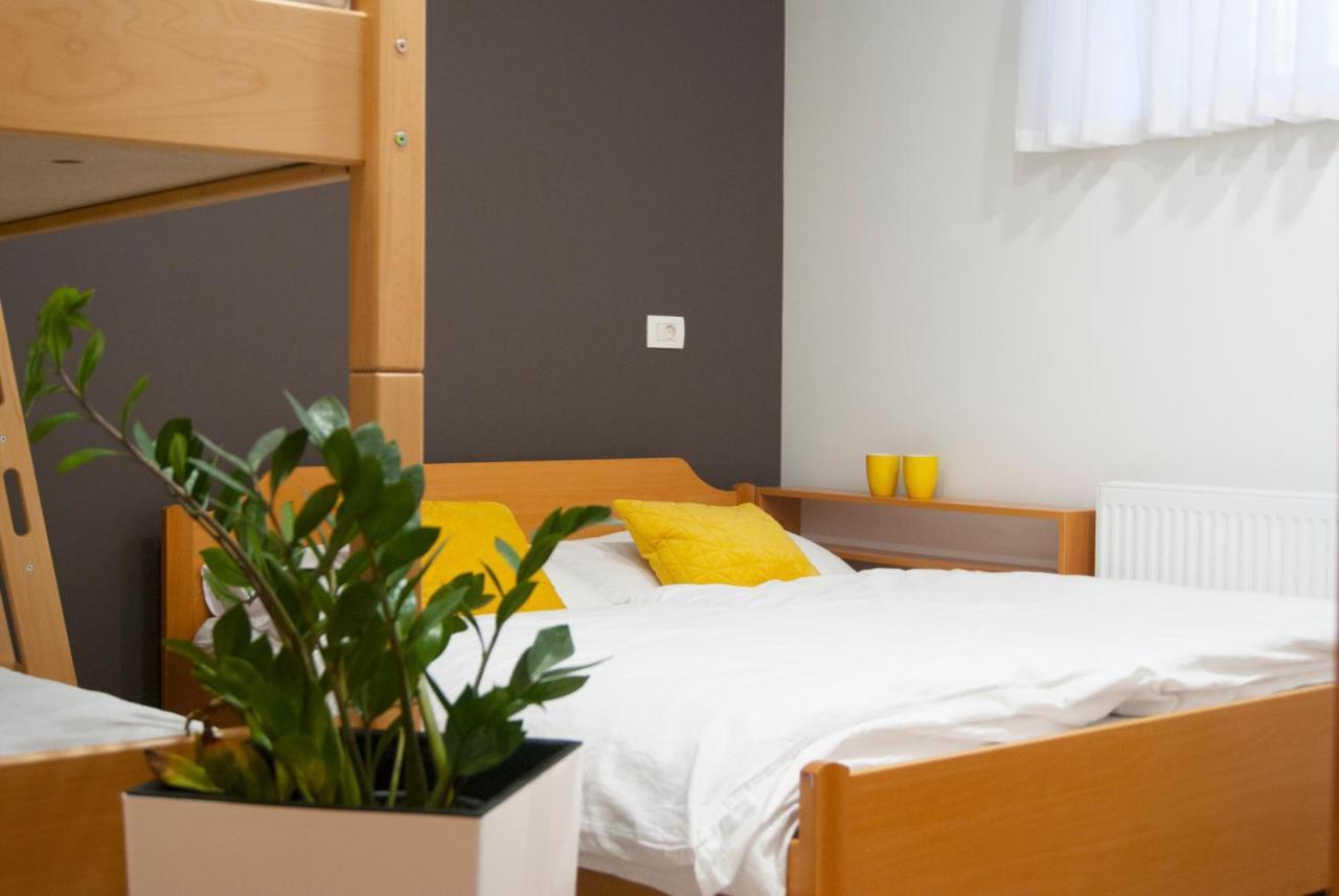 Rooms & Apartments Kepic, Airport Accomodation Церкле на Горенскем Екстериор снимка