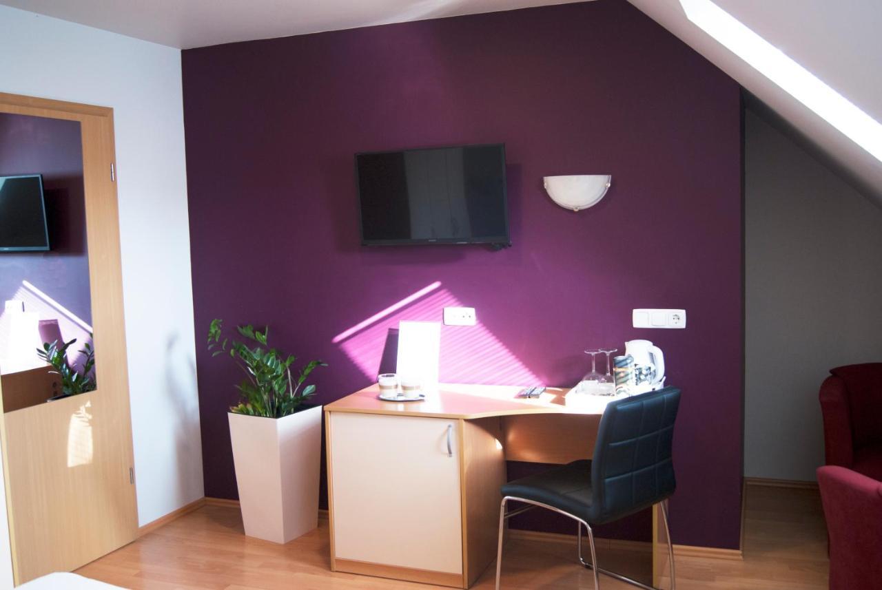 Rooms & Apartments Kepic, Airport Accomodation Церкле на Горенскем Екстериор снимка