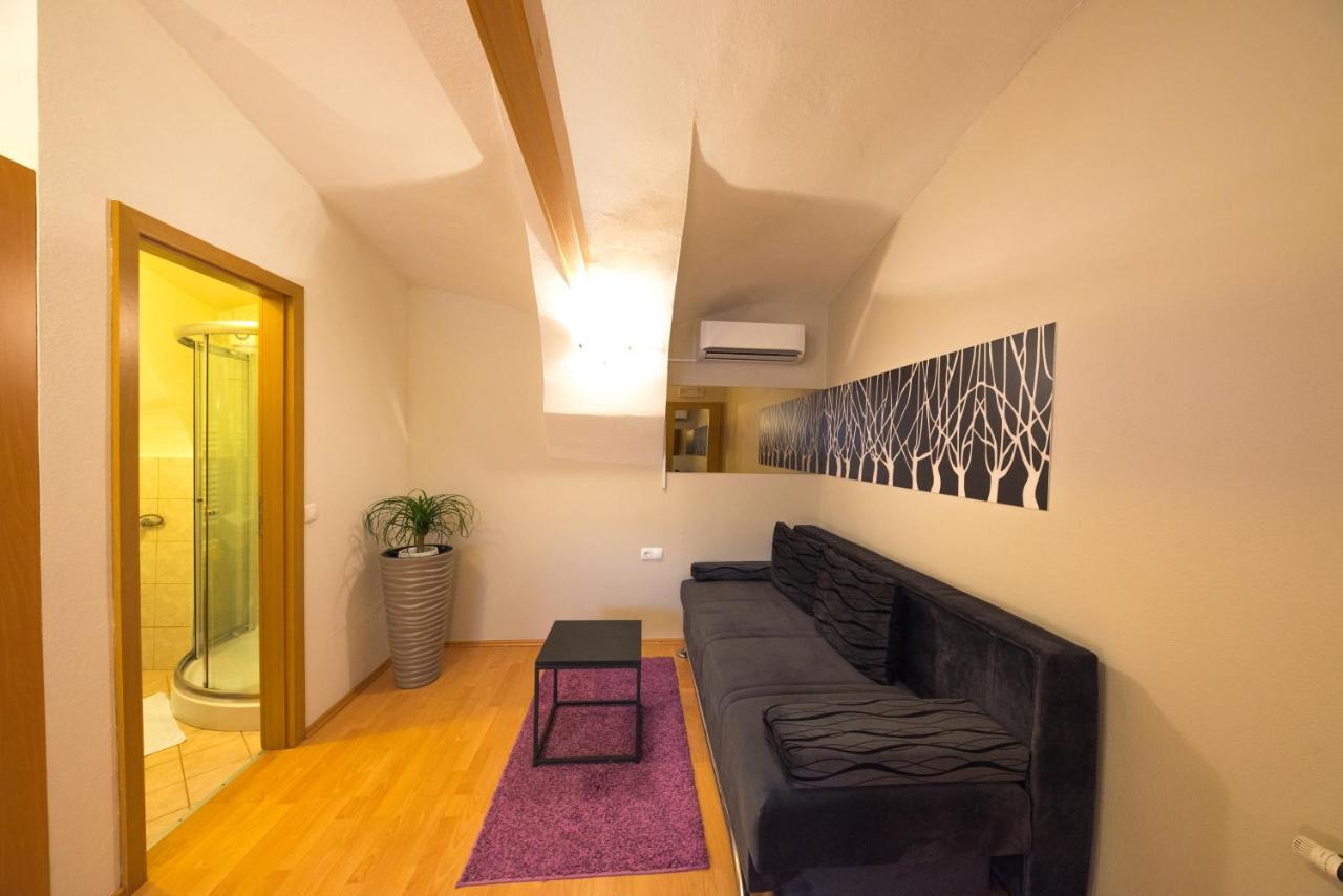 Rooms & Apartments Kepic, Airport Accomodation Церкле на Горенскем Екстериор снимка