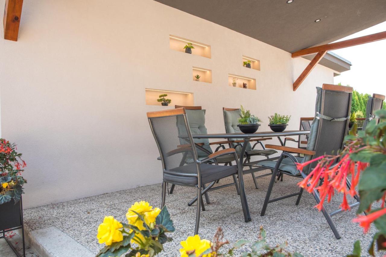 Rooms & Apartments Kepic, Airport Accomodation Церкле на Горенскем Екстериор снимка